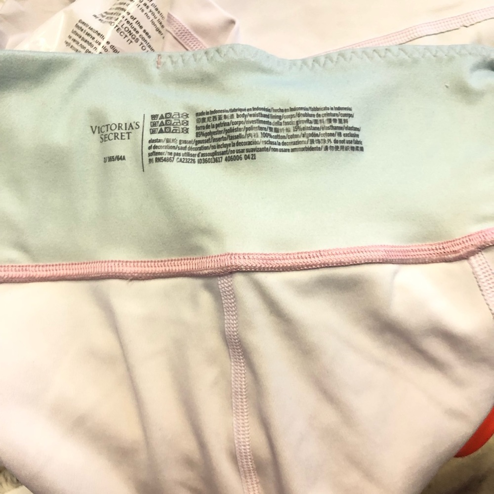 Victoria Secret Flow on Point Legging - Picture 4 of 5